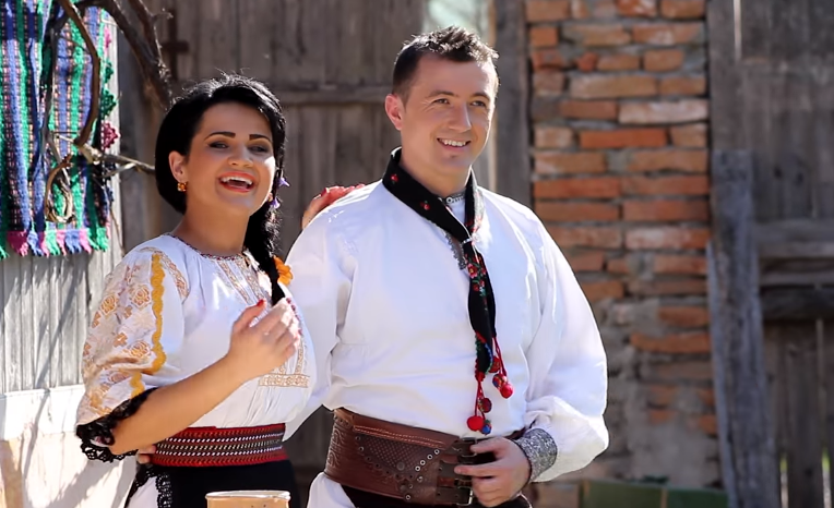 Adina Rosca si Catalin Doinas - Vino badita hai mandrulita