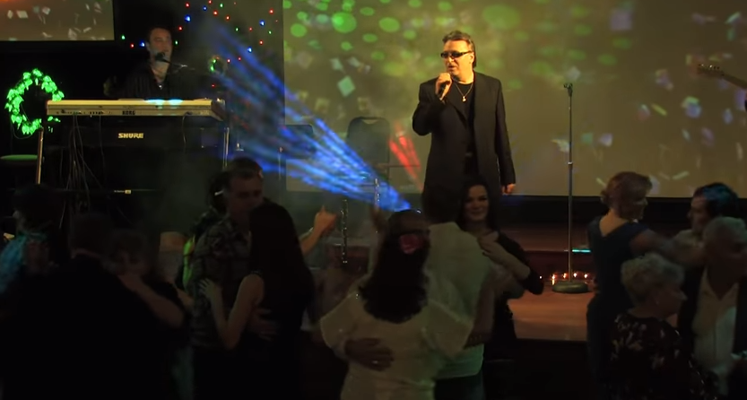 Victor Cocieru & Band AMOR – Cumparati flori